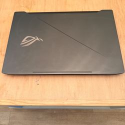 ASUS ROG Strix SCAR GL703GE-AS74 Gaming Laptop + Logitech G402 Mouse