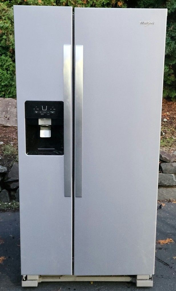  Brad New! Whirlpool Refrigerator W33xD30xH67 Inches 
