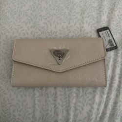 Women’s Brand New Guess wallet 