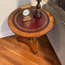A Cute Side Round Table