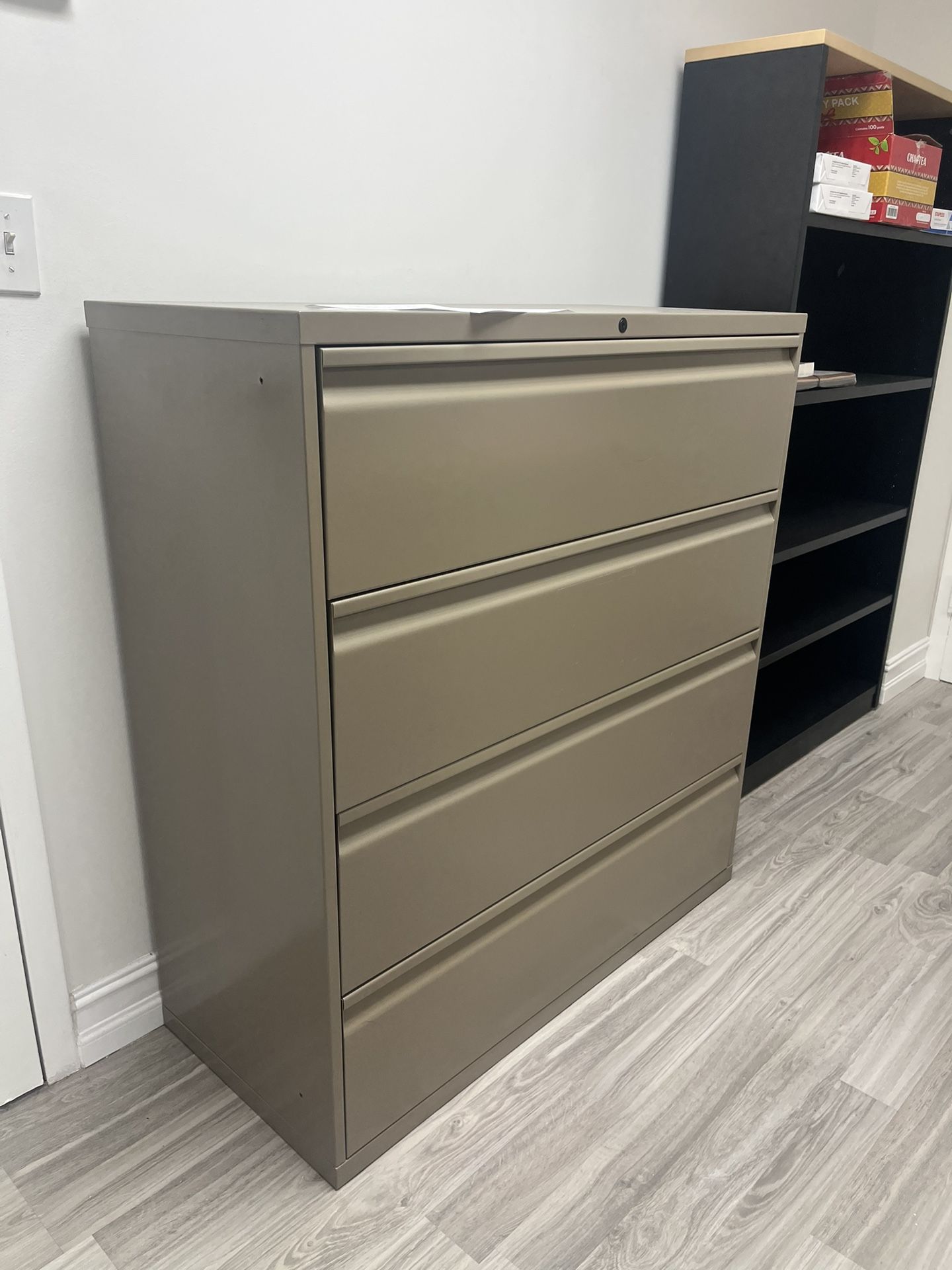 File Cabinet W Key