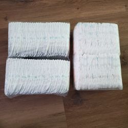 Newborn Pampers/ Huggies