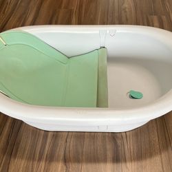 Frida 4-in-1 Grow-With-Me Bath Tub
