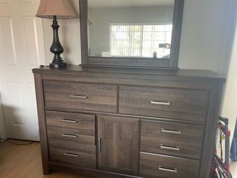 Dresser 6 drawer w/ mirror