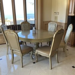 Beautiful Wooden Dining Table and 4 Chairs