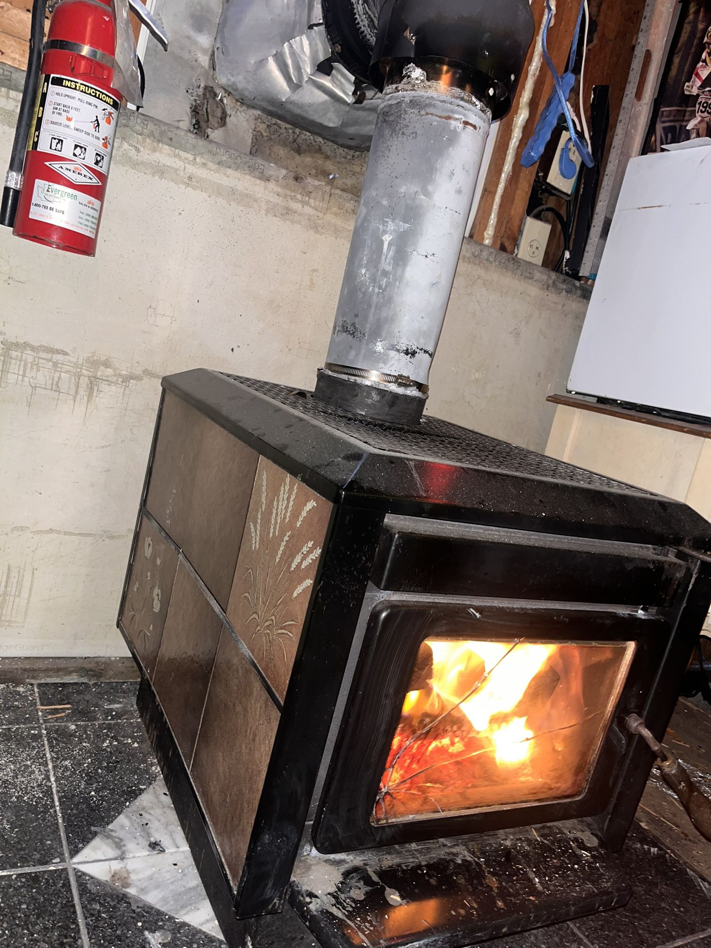 Wood Stove And 6” Chimney 