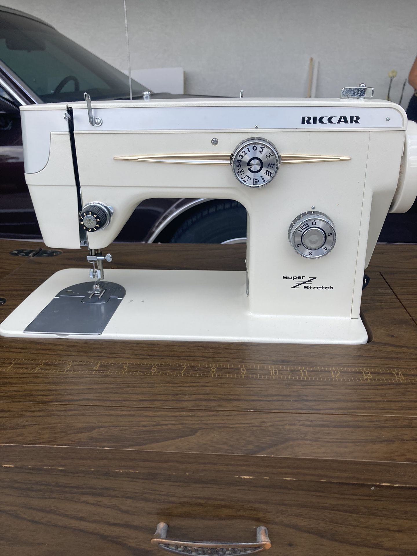 VINTAGE RICCAR SEWING MACHINE
