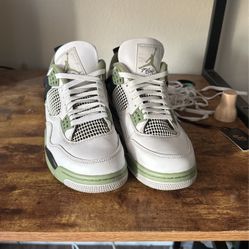 Jordan 4 Seafoam Women Size 11.5