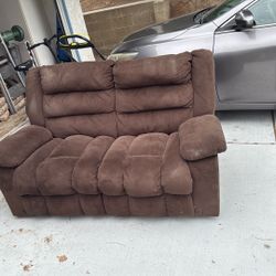 2 Recliners