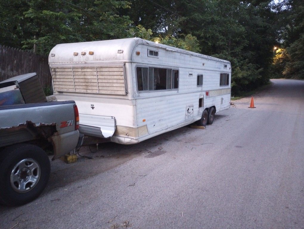 FREE FREE 1972 Holiday Travel trailer FREE FREE