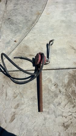 Hand pump