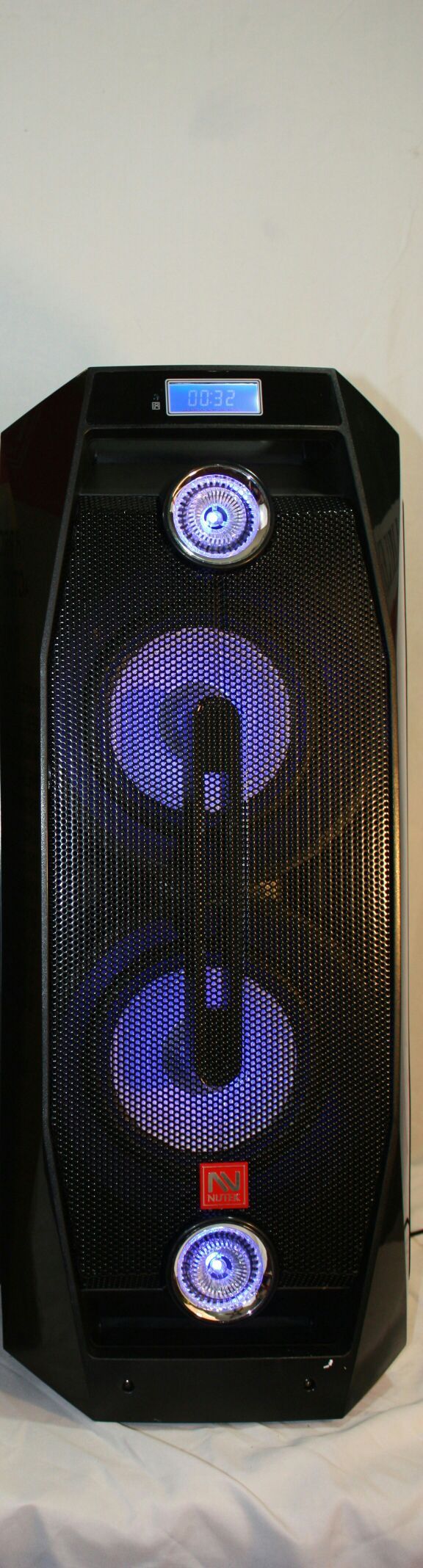 Bluetooth speaker SD card,slot USB port,FM radio,microphone included for karaoke