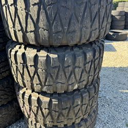 35x14.50r15 Nitto tires en excelentes condiciones de vida las 4