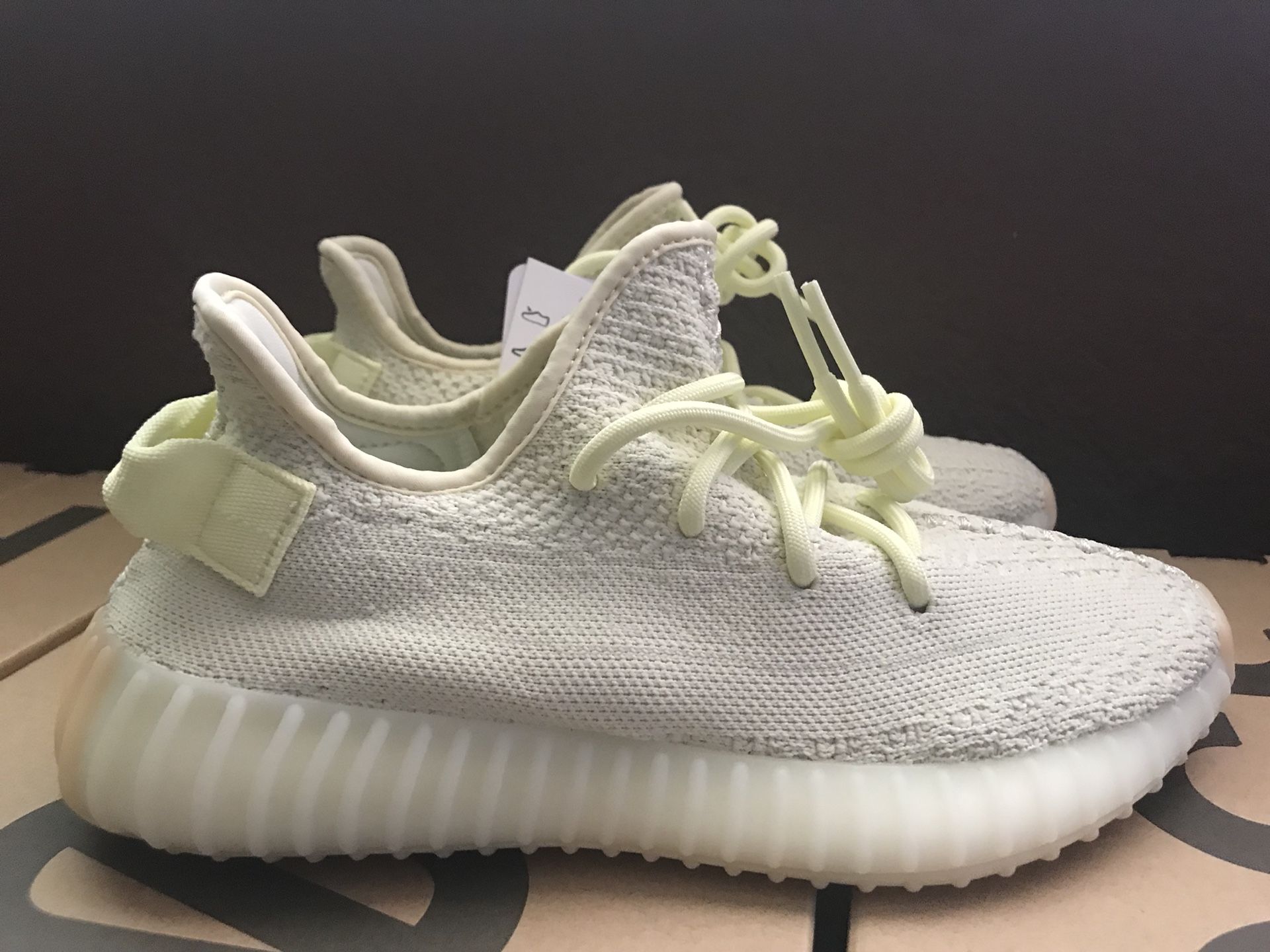 Yeezy 350 boost V2 sz. 5 M/ 6.5 W deadstock