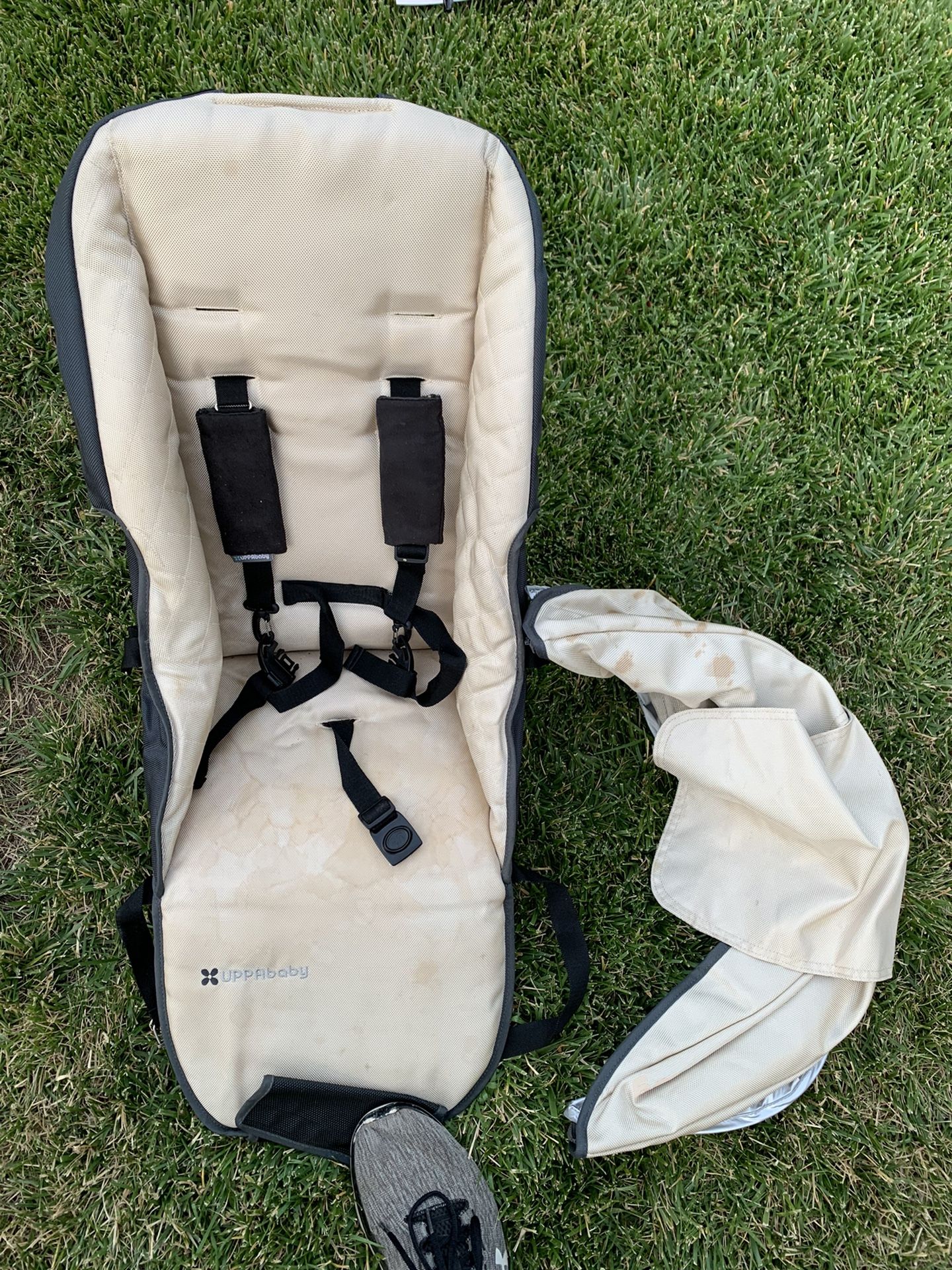 Uppababy Vista With rumble Seat, Bassinet, Piggyback, and Travel bag