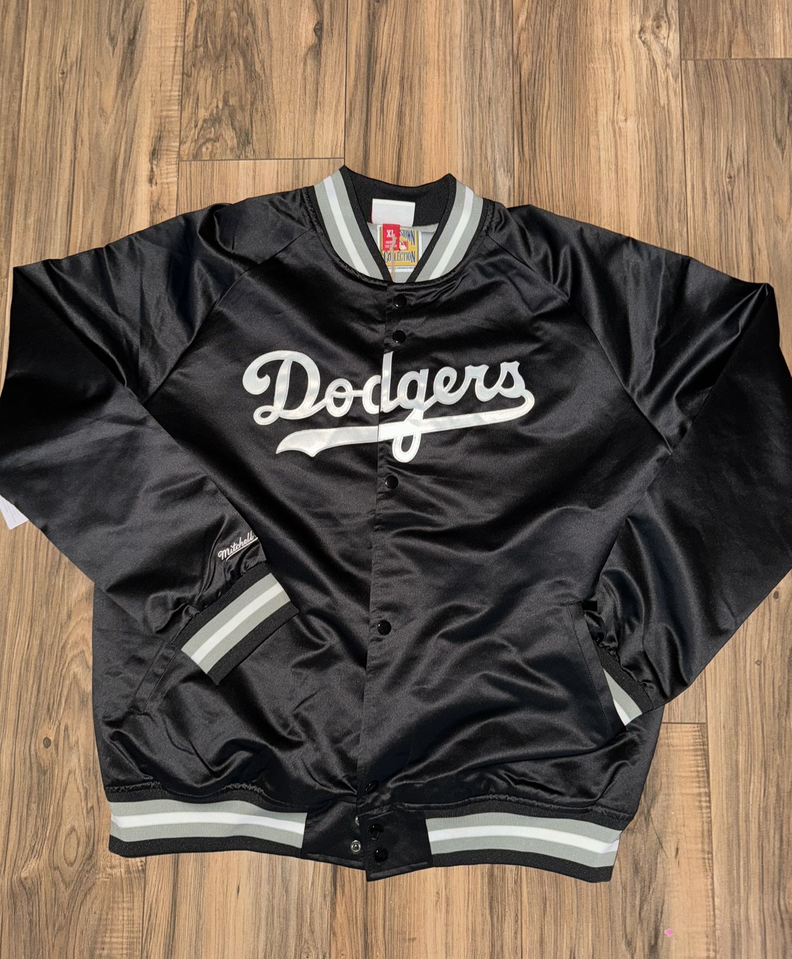 New men’s size large & XL Mitchell & ness LA Dodgers satin jacket 