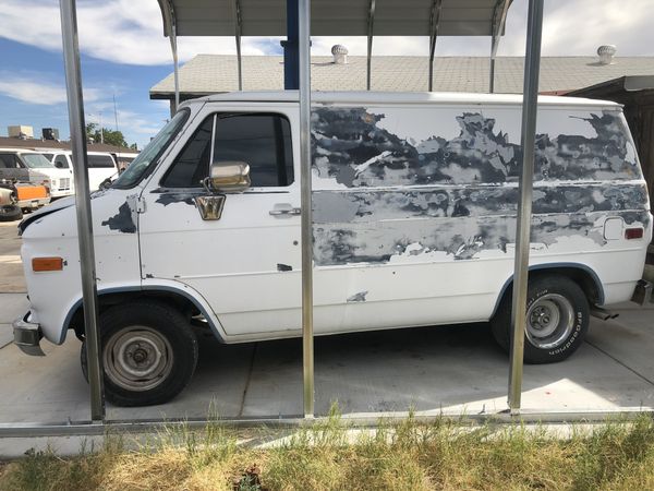 85 Chevy van project been sitting for 10 yearsIt will start if you put ...