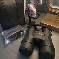 Nikon Monarch 5 10 X 42 NEW