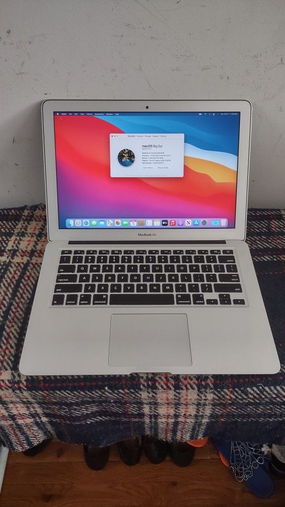 2013 MACBOOK AIR CORE I5 4GB RAM 120GB SSD 13.3 INCH VERY GOOD WORKING