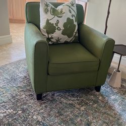 Almost New Beautiful Chair, Must See.
