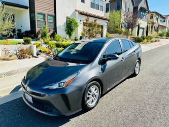 2020 Toyota Prius clean tittle