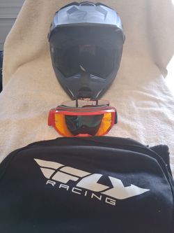 FLY Racing Kinetic Youth Motocross Helmet, Youth Large (51–52 cm), with Fly Goggles