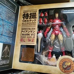 Marvel Sci-Fi Revoltech Iron Man Super Poseable Action Figure (Mark VI)