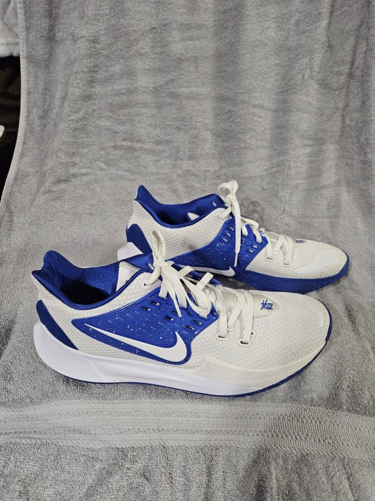 LIKE NEW NIKE KYRIE'S