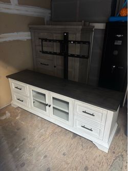 Entertainment center