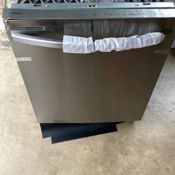 It’s a New Dish Washer It’s a Samsung Brand New 