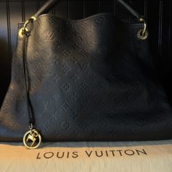 Louis Vuitton Artsy Monogram Handbag 