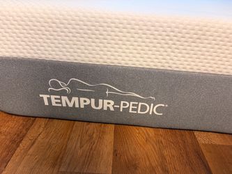 Selling a Tempur-Pedic TEMPUR-Cloud Medium Memory Foam Mattress