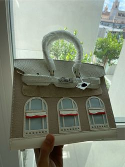 Luxury bag For women with strap and box
