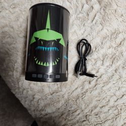 Bluetooth Speaker Sharks Move Light Up