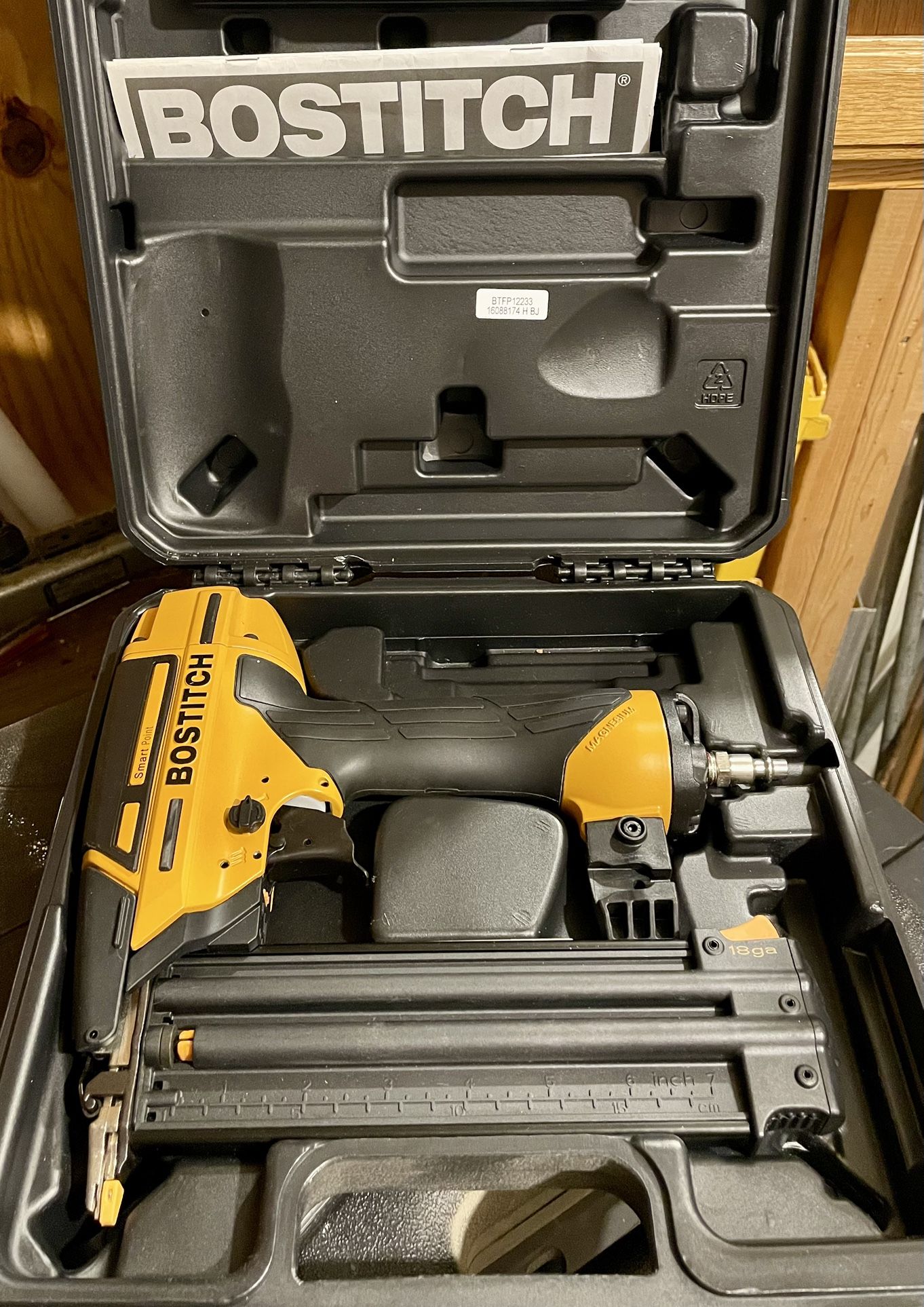 TOOLS Bostitch Btfp12233 Brad Nailer 18ga. BRAND NEW