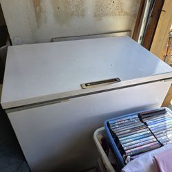 Deep chest freezer