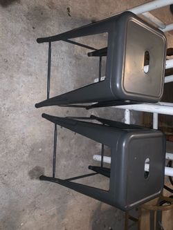 2 barstools