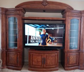 Solid heavy entertainment center entertainment center