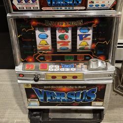 Japanese Pachislo VERSUS Slot Machine