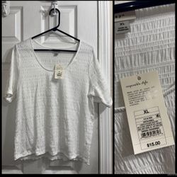 NEW TOP STILL HAS TAGS