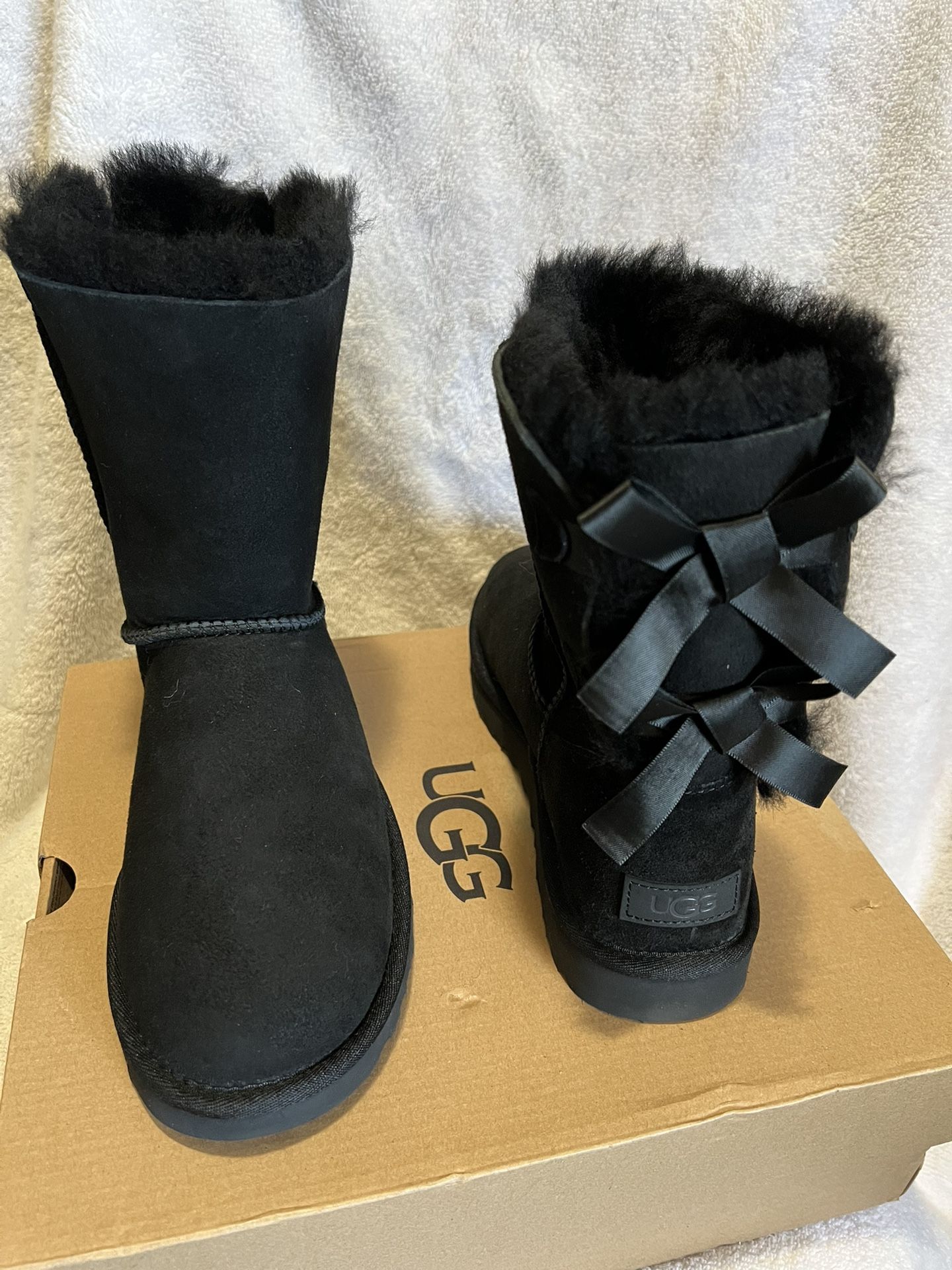 UGG New Women’s Size 6 Bailey Bow ll Black Authentic 100%