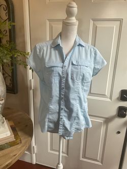 Women’s Level Eight light blue button-up shirt with pockets, Large