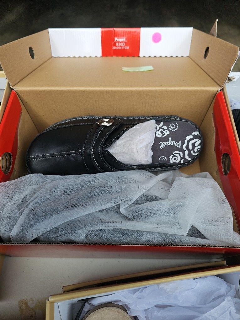 Prophet Comfort Clogs
