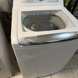 🎊TOP OF THE LINE. KENMORE ELITE GIGANIC WASHER RUNS LIKE BRAND NEW❤️GIGANIC LOADS DONE. RUNS PERFECTLY😘WILL DELIVER FOR FEE🎉BEEN WASHED IN & OUT.😍
