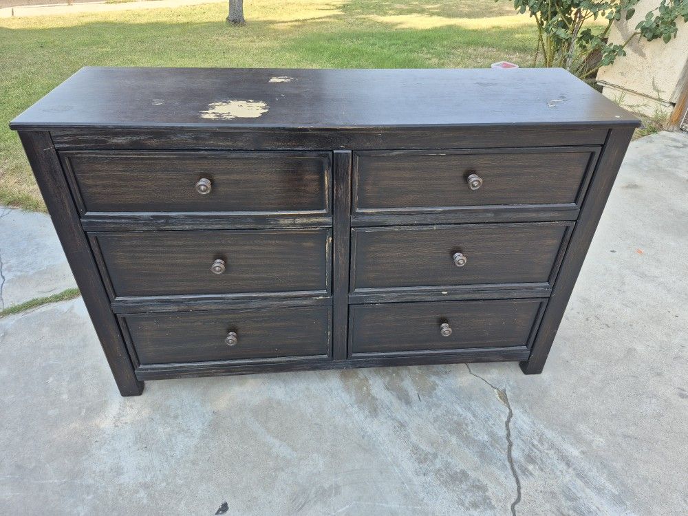 Dresser 6 drawers