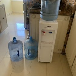 Dipenser Water Include Water Bottles $35