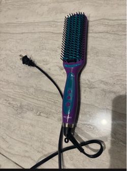Bed Head Ionic Tourmaline Straightener Brush With Smart Heat Memory System Barely used.