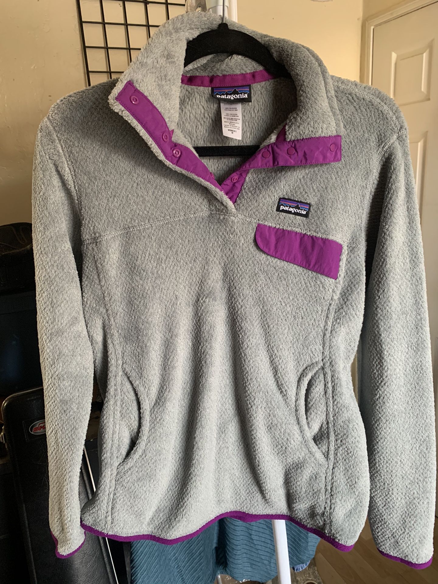 M women’s Patagonia pullover sweater