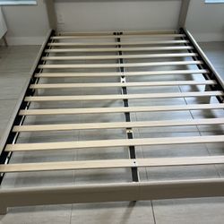 New Queen Bed Frame / Nueva Cama Queen