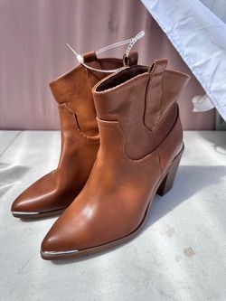 Woman’s Fall Boots Size 6